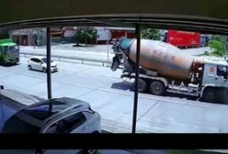 超级碰撞免费视频在线观看,免费观看超级碰撞震撼视频